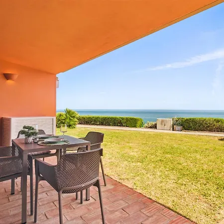 The Oceanfront Vr110 Apartman